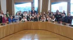 Mark Griffin invites Kilsyth pupils to Holyrood.